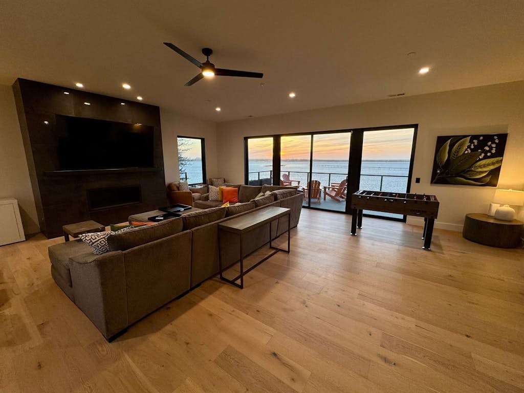 Sweeping Bay Views, Room for all & a Hidden Door