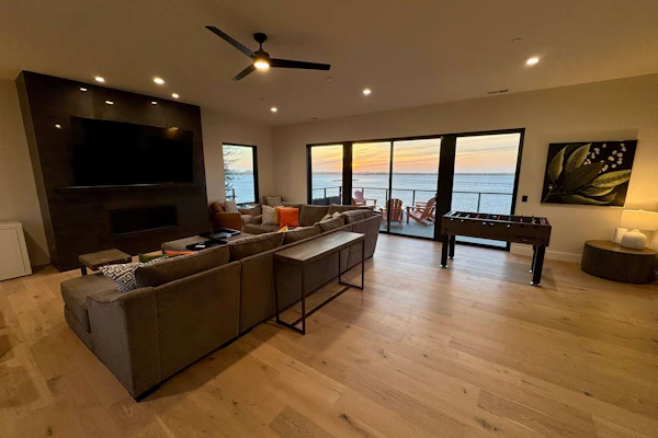 Sweeping Bay Views, Room for all & a Hidden Door