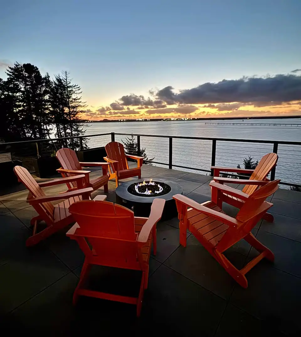 Sweeping Bay Views, Room for all & a Hidden Door