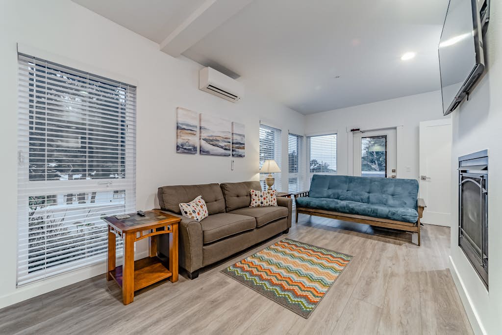 Dog-friendly home near the ocean with fireplaces, grill, balcony & deck