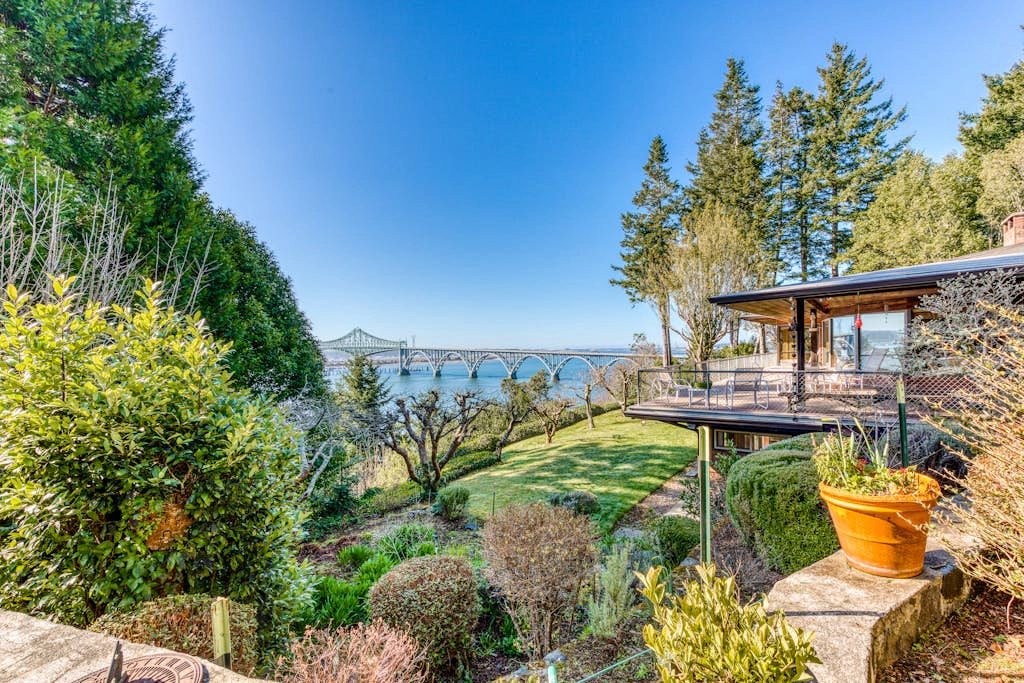 Bayfront home with fitness room, WiFi & fun-filled game room
