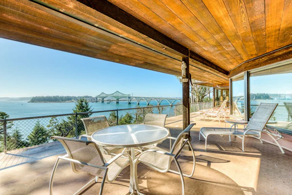 Bayfront home with fitness room, WiFi & fun-filled game room