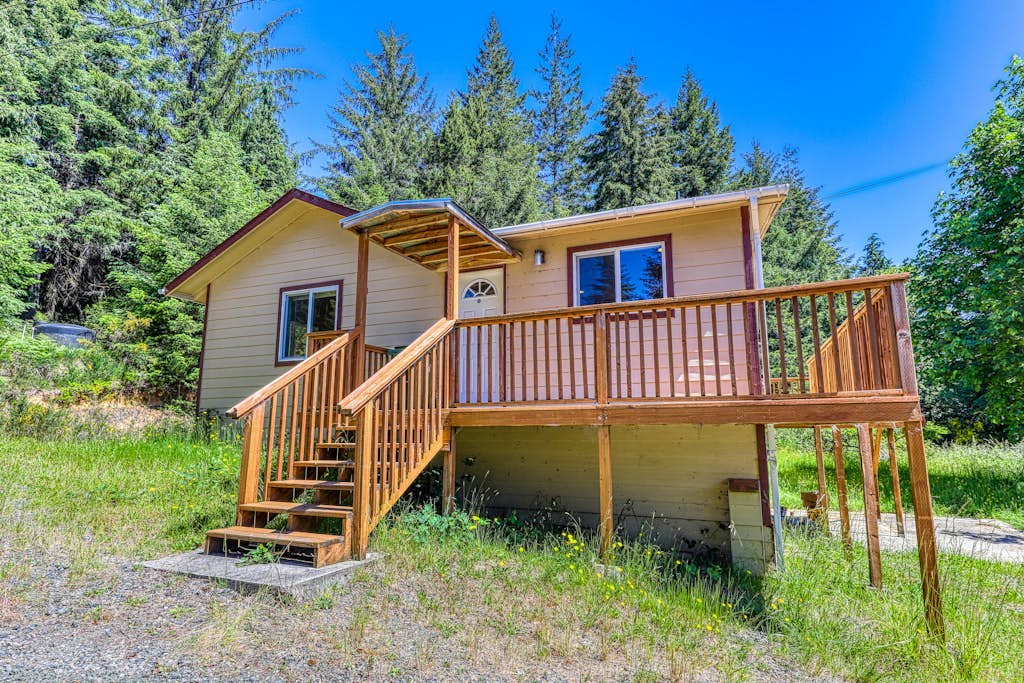 Secluded & comfortable dog-friendly home with deck plus ATV & boat parking