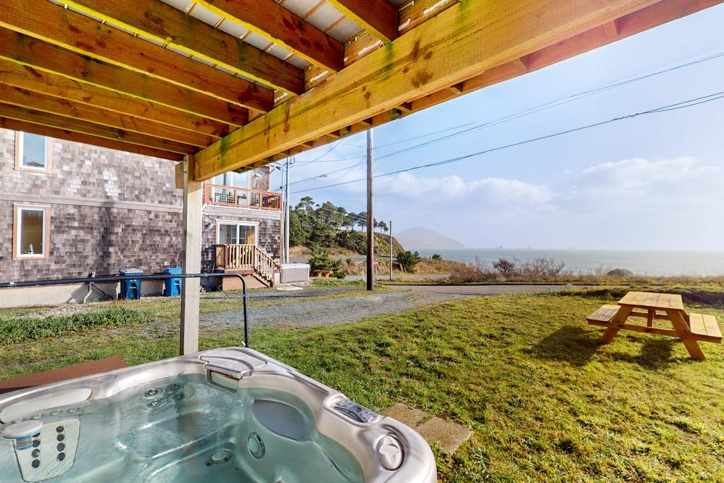 Adorable, nautical-themed home with a private hot tub & ocean views