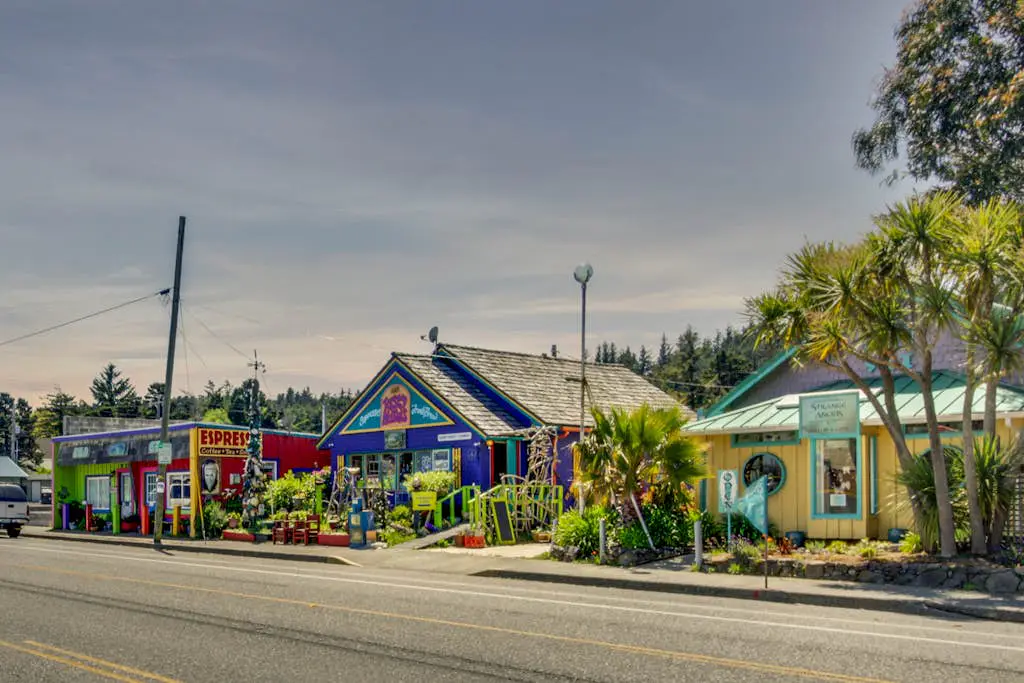 Oceanview home w/ Jetted tub and great location - near the port and beach access