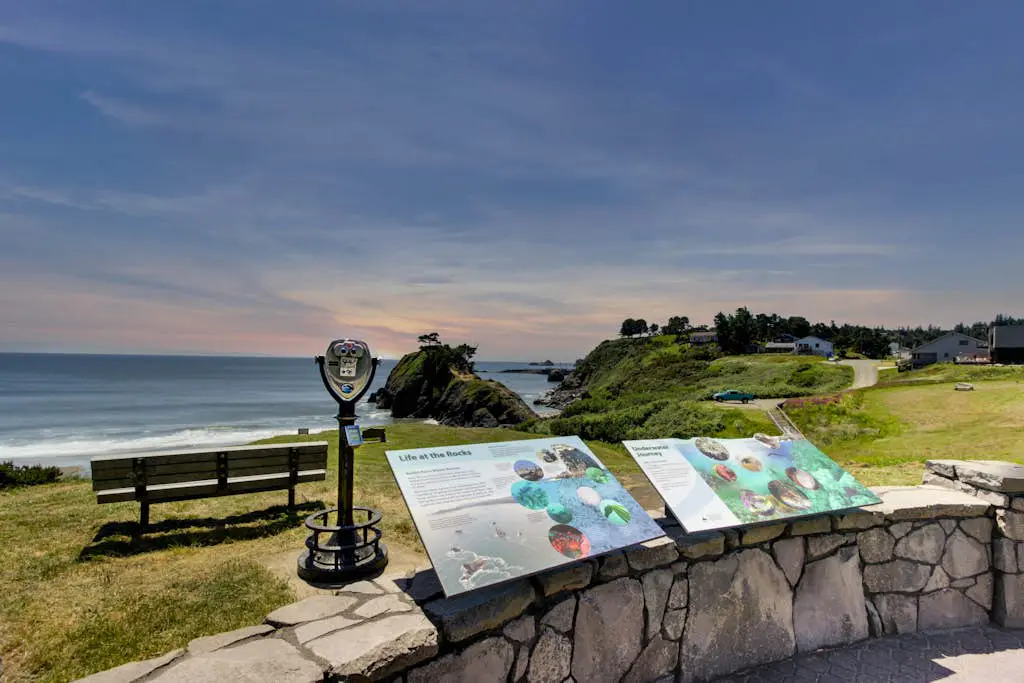 Oceanview home w/ Jetted tub and great location - near the port and beach access