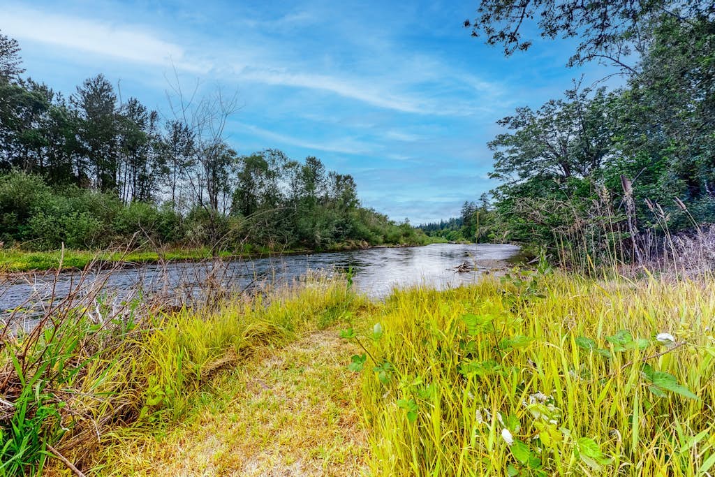 Dog-friendly, riverfront home with WiFi, deck & private washer/dryer