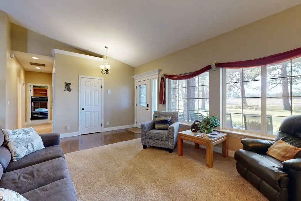 Tree-lined retreat with a hot tub, grill, game room, & W/D - mountain views
