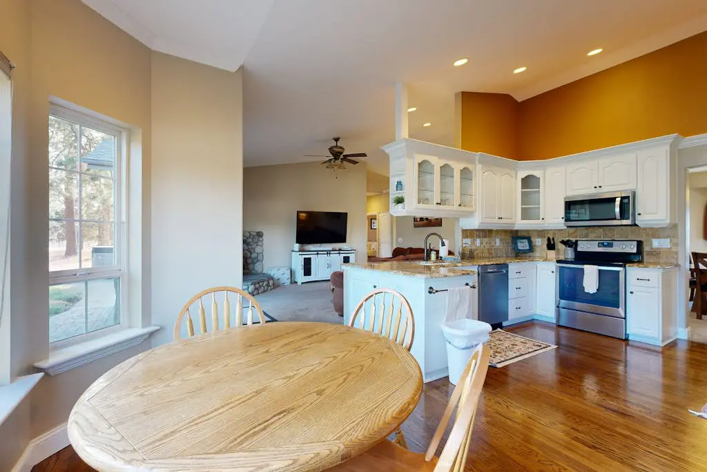 Tree-lined retreat with a hot tub, grill, game room, & W/D - mountain views
