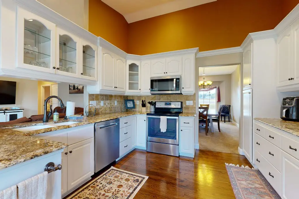Tree-lined retreat with a hot tub, grill, game room, & W/D - mountain views