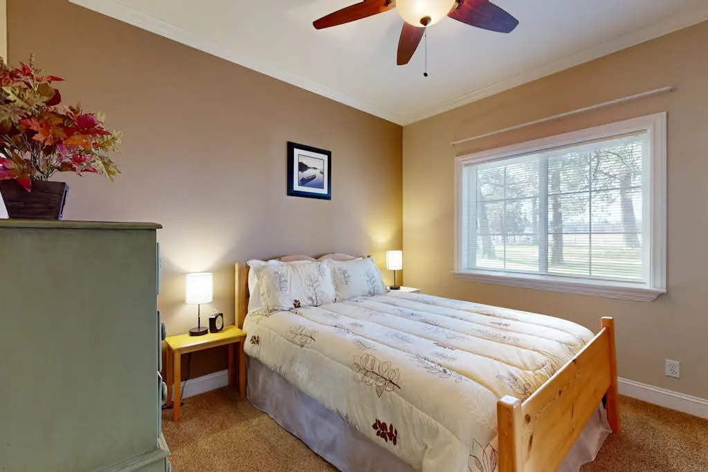 Tree-lined retreat with a hot tub, grill, game room, & W/D - mountain views