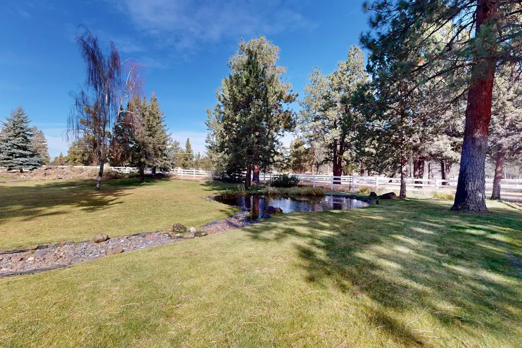 Tree-lined retreat with a hot tub, grill, game room, & W/D - mountain views