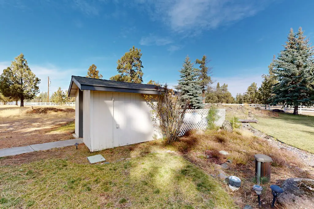 Tree-lined retreat with a hot tub, grill, game room, & W/D - mountain views