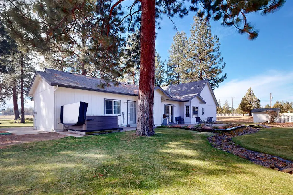 Tree-lined retreat with a hot tub, grill, game room, & W/D - mountain views