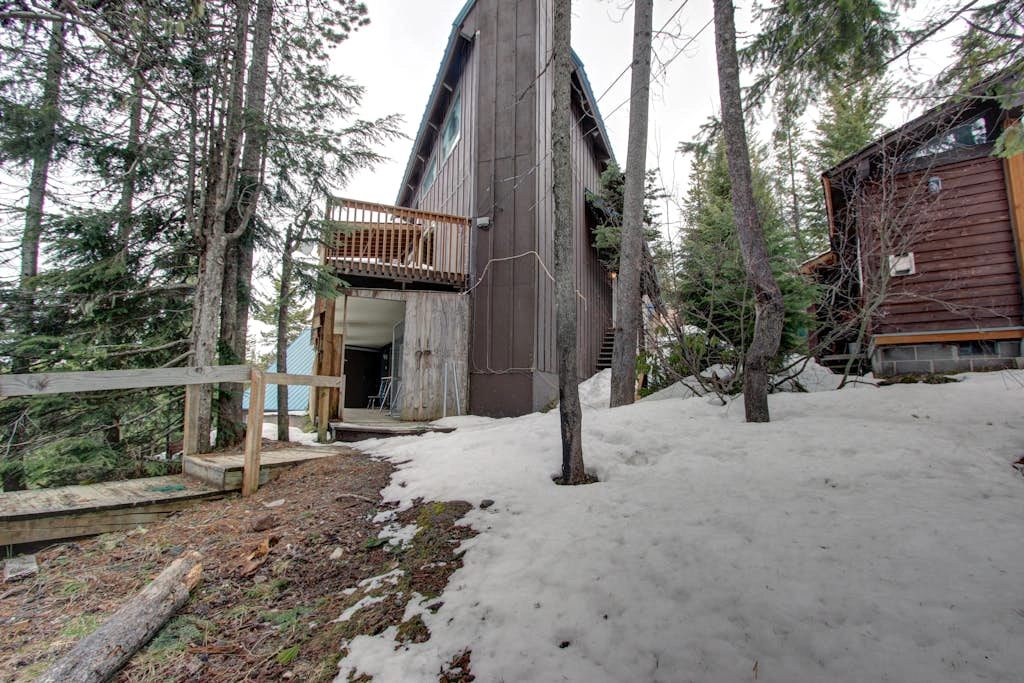 Adorable and Spacious Cabin in the Heart of Government Camp -Close to Ski Access