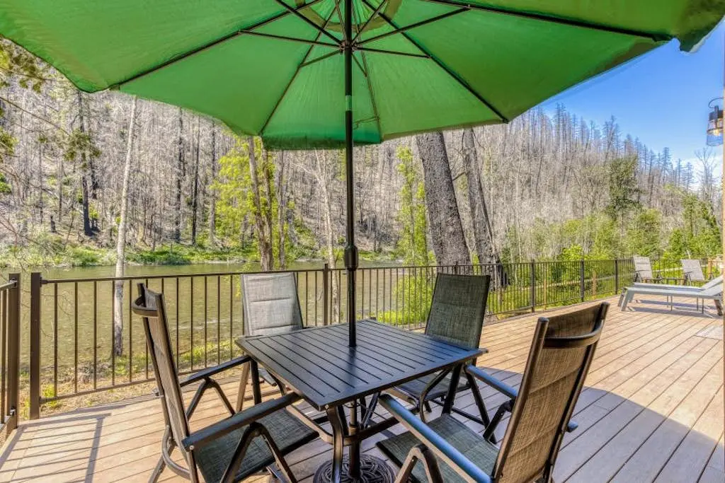 Amazing riverfront cabin with views, deck, firepit, & grill - dog-friendly