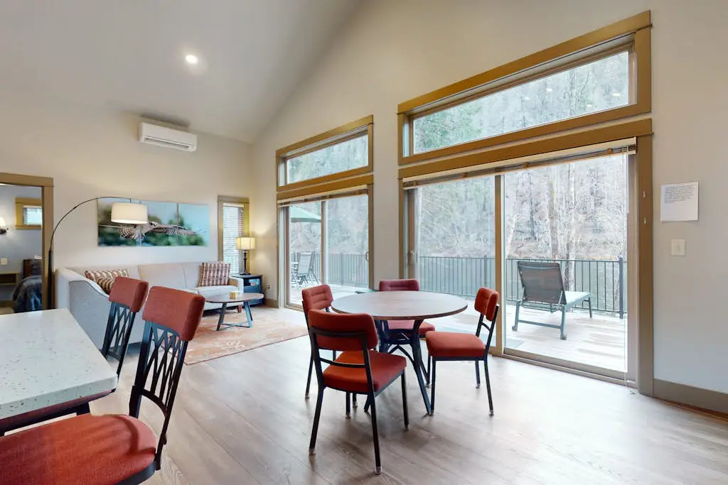 Amazing riverfront cabin with views, deck, firepit, & grill - dog-friendly