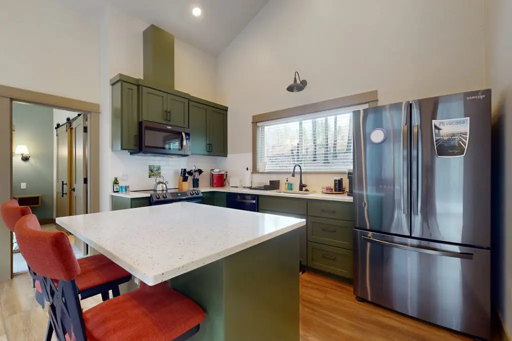 Amazing riverfront cabin with views, deck, firepit, & grill - dog-friendly