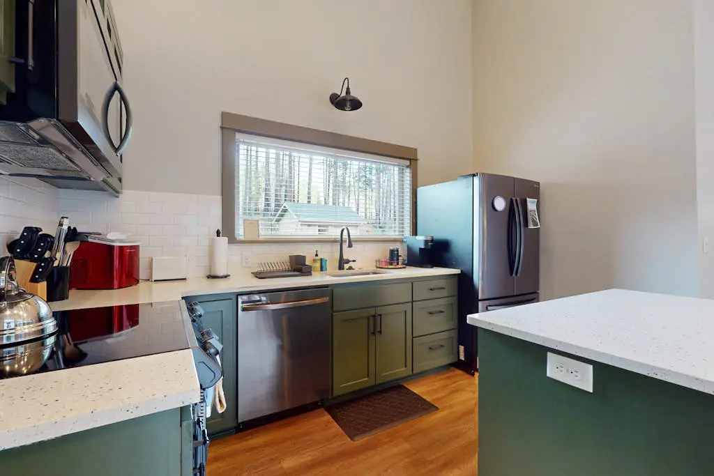 Amazing riverfront cabin with views, deck, firepit, & grill - dog-friendly