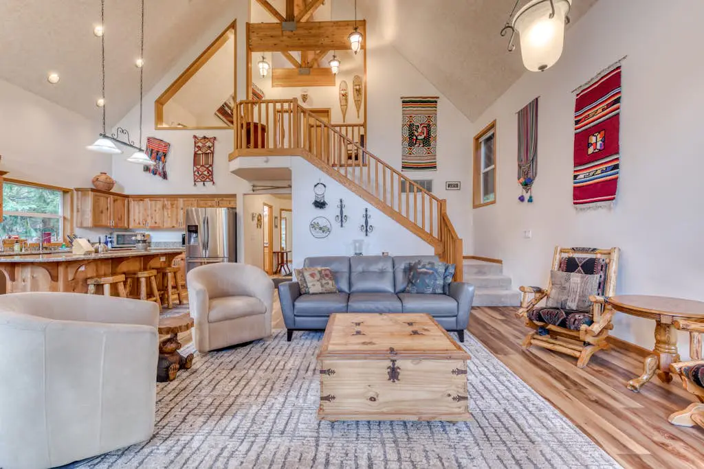 Mountain-view house near skiing with a great kitchen & private hot tub