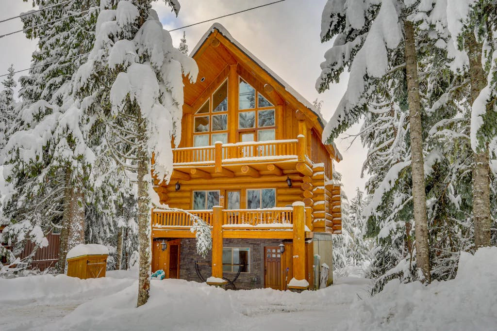 Lodge with Two Decks & Great Location Close to Lake and Skiing