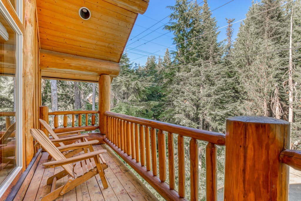 Lodge with Two Decks & Great Location Close to Lake and Skiing