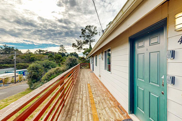 Family-friendly duplex in the Heart of Nye beach, Dog-friendly
