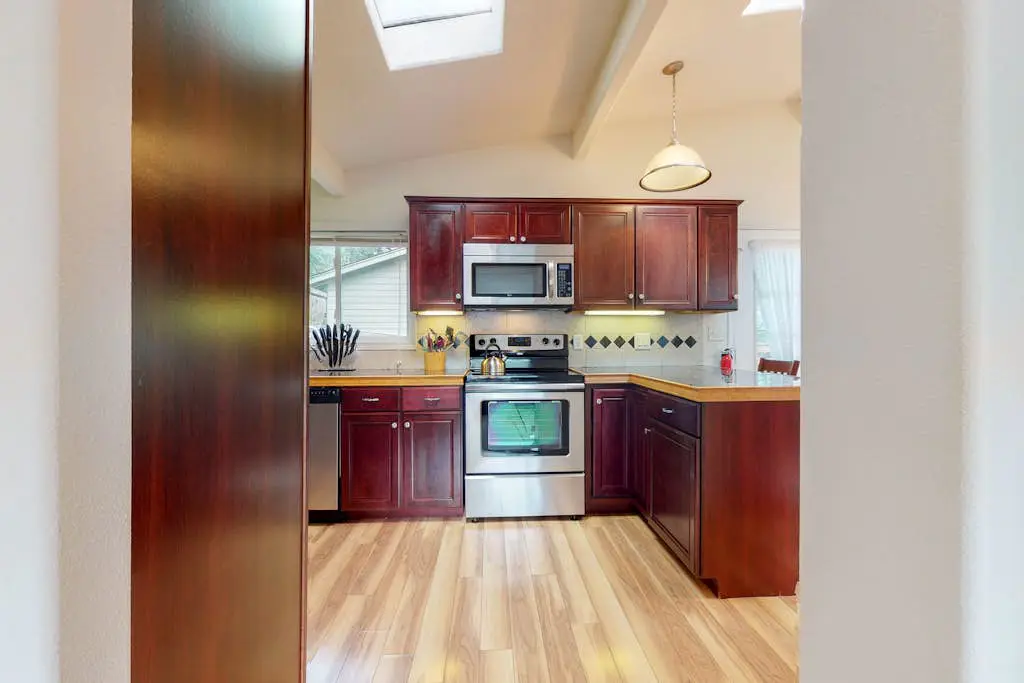 Dog-friendly home near the beach - private hot tub, wood-burning fireplace & W/D