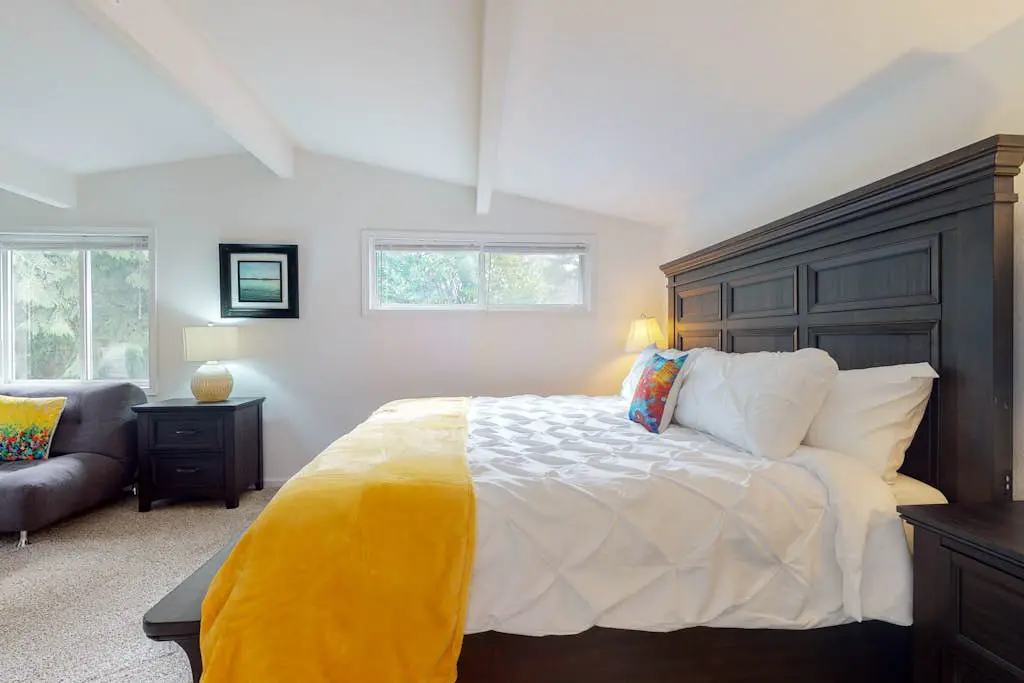 Dog-friendly home near the beach - private hot tub, wood-burning fireplace & W/D