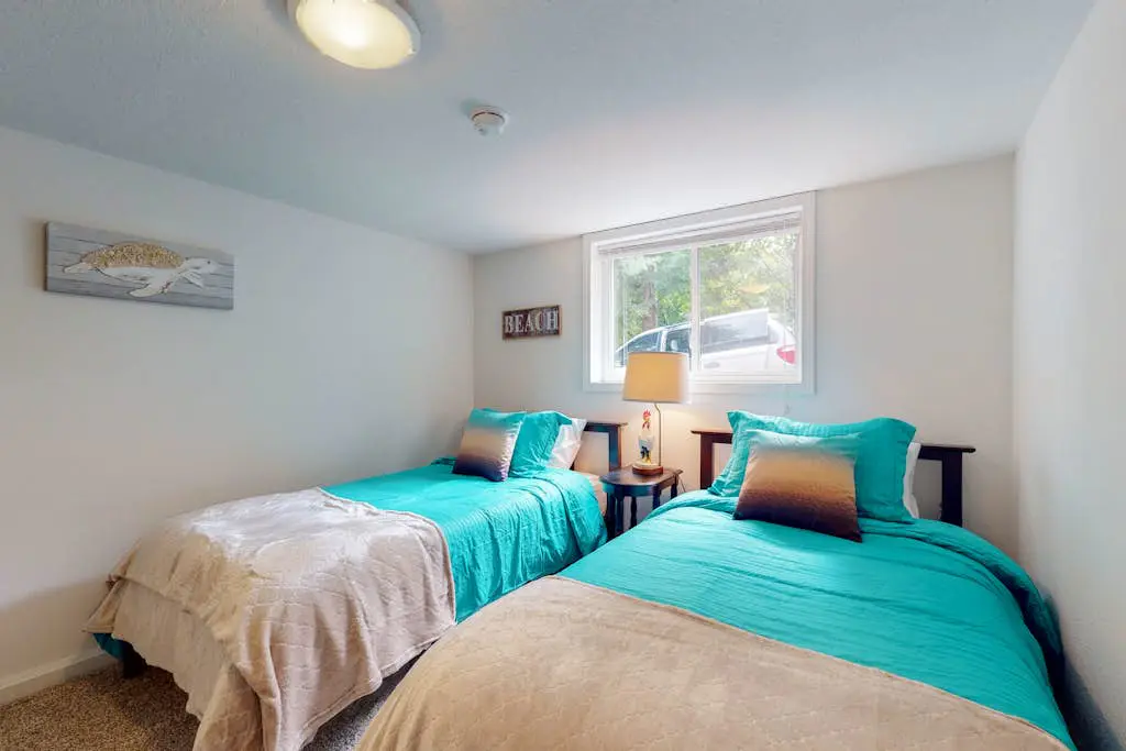 Dog-friendly home near the beach - private hot tub, wood-burning fireplace & W/D
