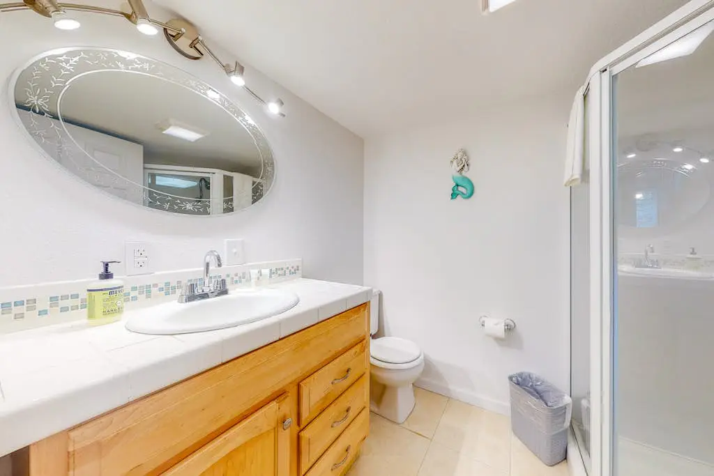 Dog-friendly home near the beach - private hot tub, wood-burning fireplace & W/D