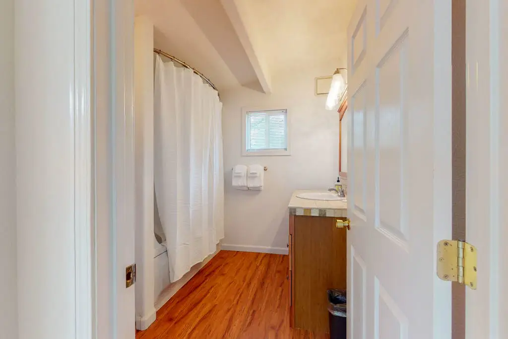 Dog-friendly home near the beach - private hot tub, wood-burning fireplace & W/D