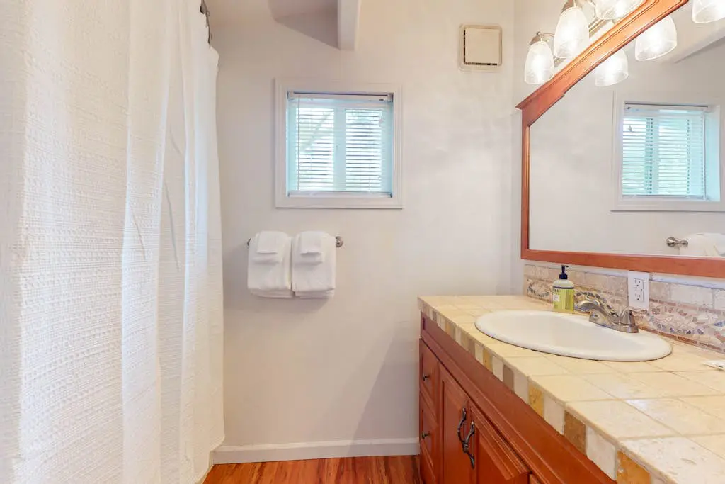 Dog-friendly home near the beach - private hot tub, wood-burning fireplace & W/D
