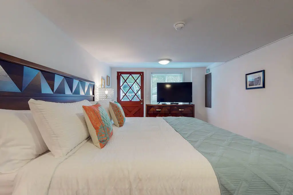 Dog-friendly home near the beach - private hot tub, wood-burning fireplace & W/D