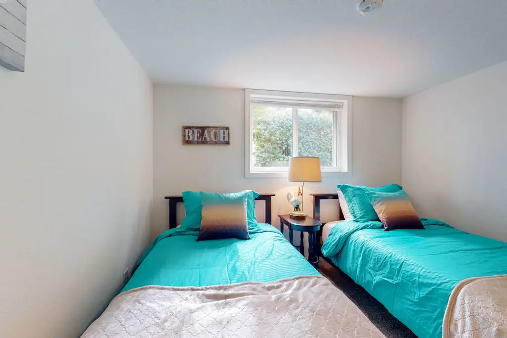 Dog-friendly home near the beach - private hot tub, wood-burning fireplace & W/D