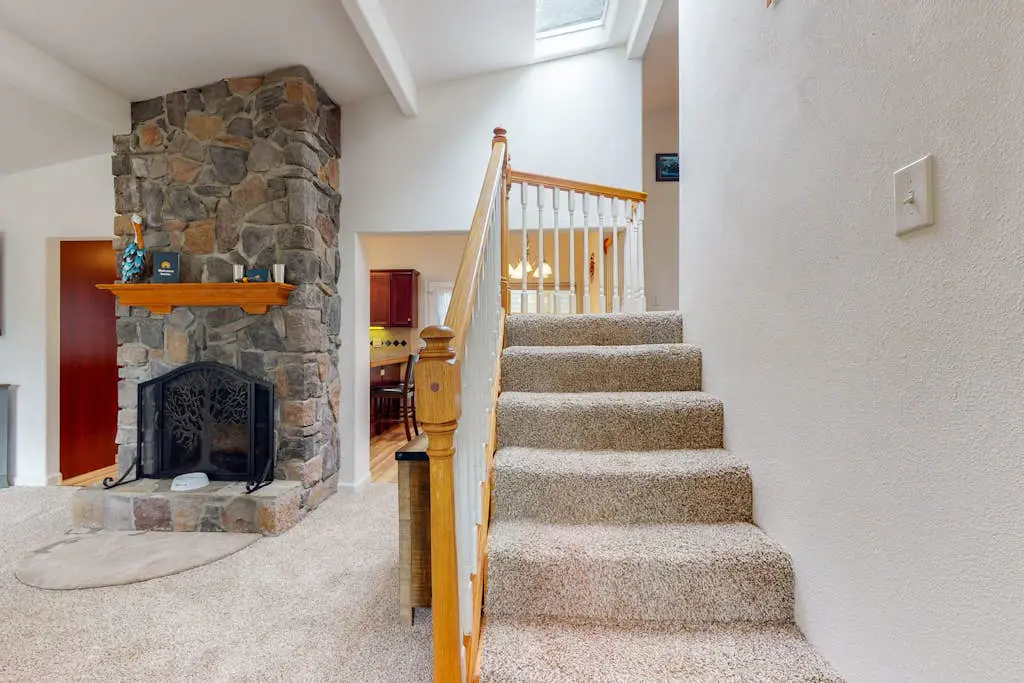 Dog-friendly home near the beach - private hot tub, wood-burning fireplace & W/D