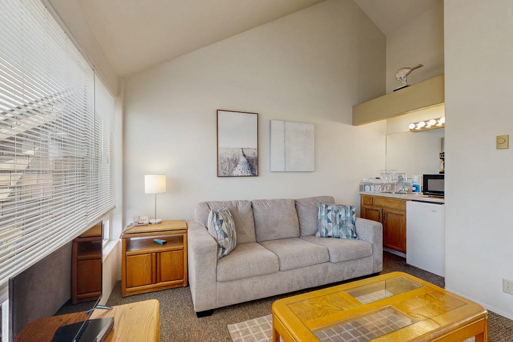 Ideal getaway on the water with private balcony, cozy layout, and free WiFi