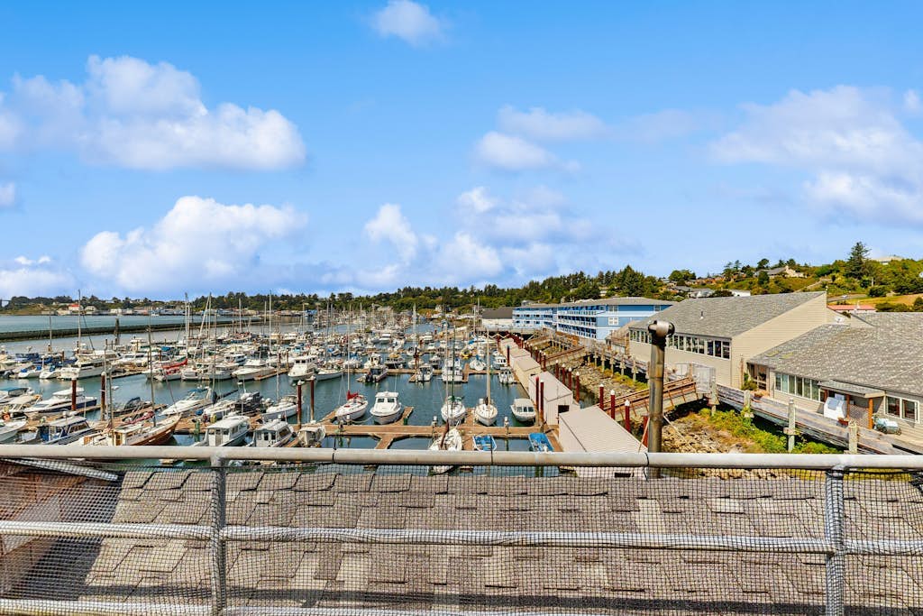 Ideal getaway on the water with private balcony, cozy layout, and free WiFi