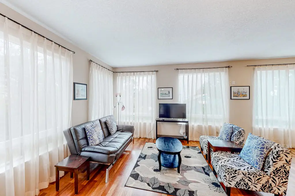 Dog-friendly sound-front cottage with fireplace, deck, lawn, beach access, & W/D