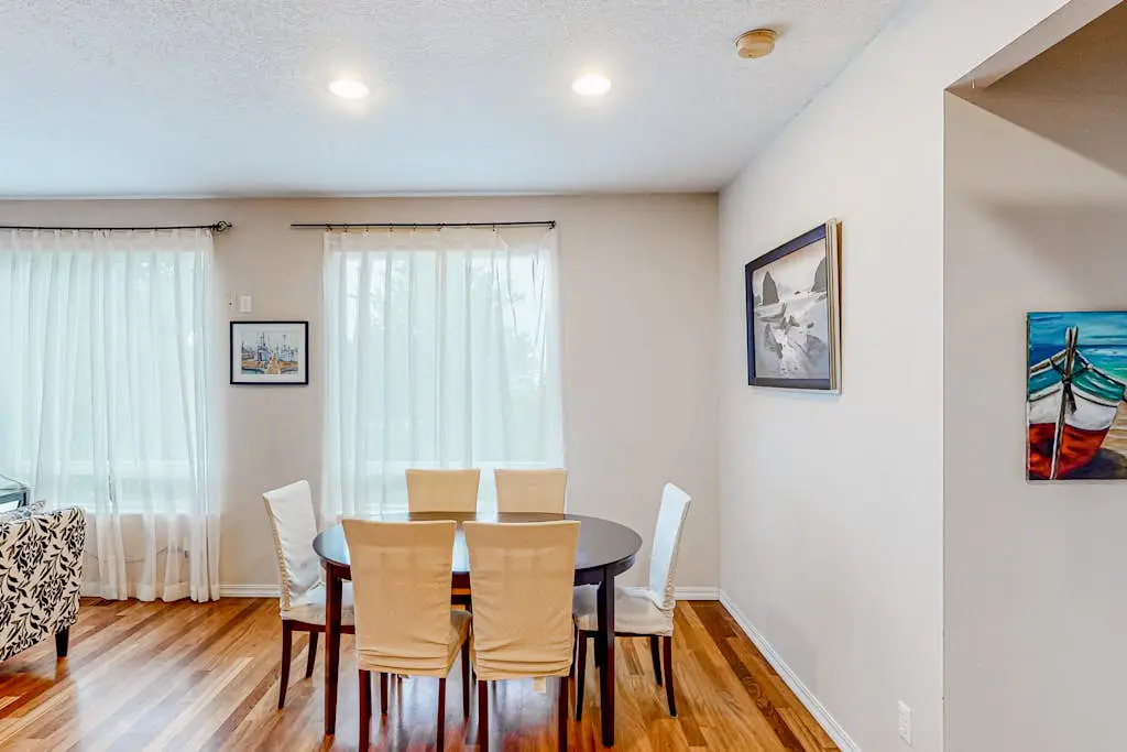 Dog-friendly sound-front cottage with fireplace, deck, lawn, beach access, & W/D