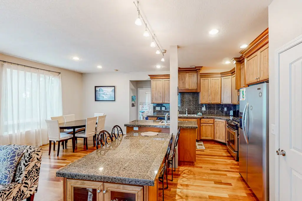 Dog-friendly sound-front cottage with fireplace, deck, lawn, beach access, & W/D