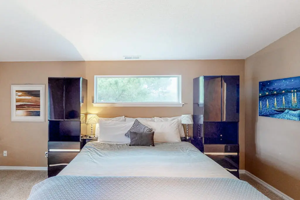 Dog-friendly sound-front cottage with fireplace, deck, lawn, beach access, & W/D
