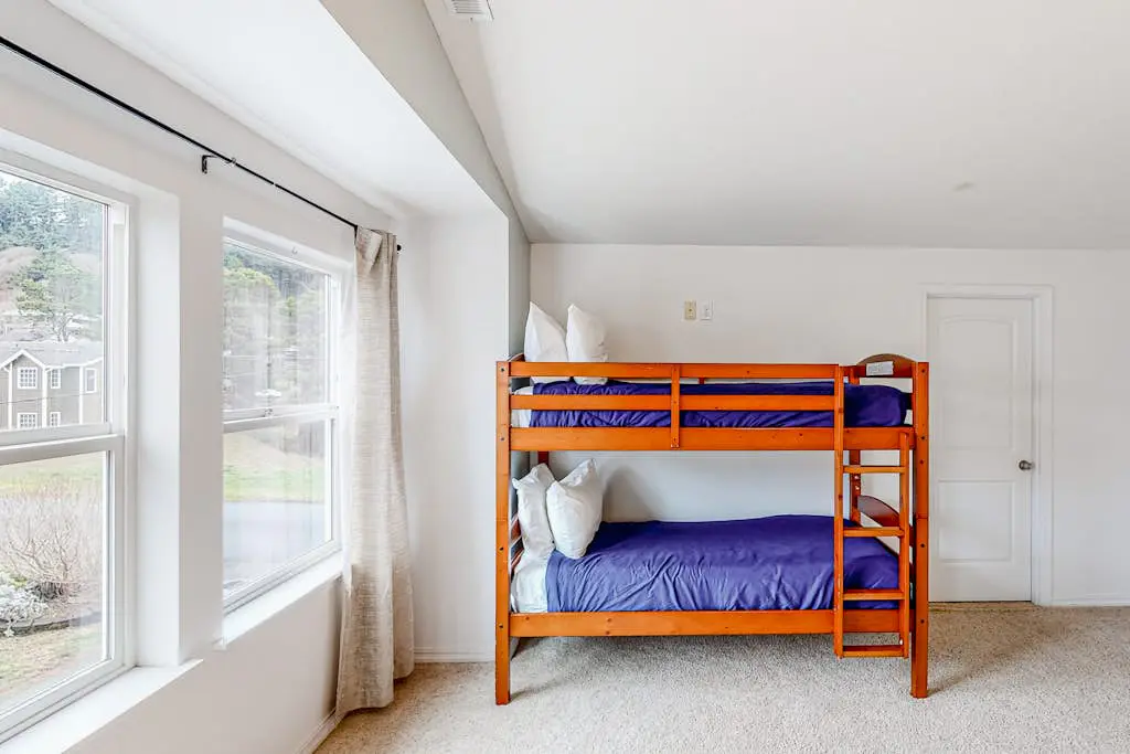 Dog-friendly sound-front cottage with fireplace, deck, lawn, beach access, & W/D