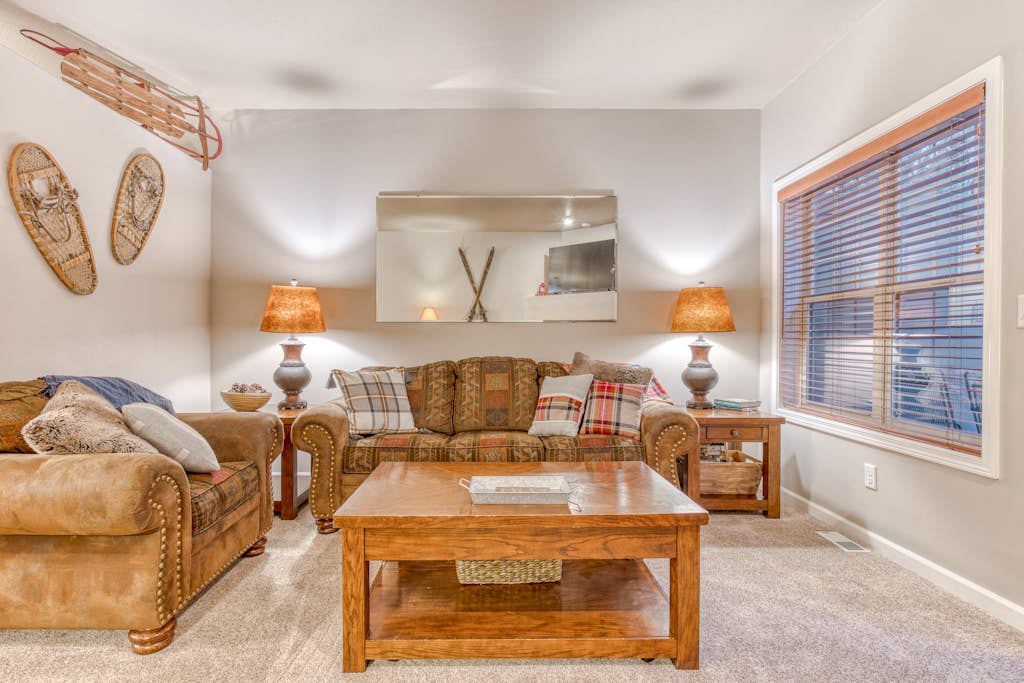 Comfortable condo with fireplace, heated pool, hot tub, balcony & full kitchen