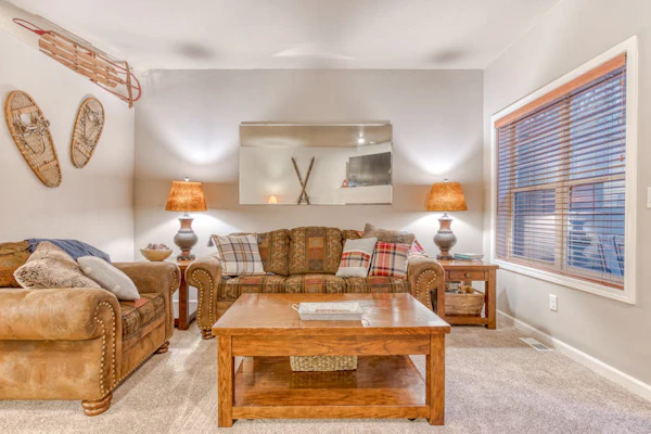 Comfortable condo with fireplace, heated pool, hot tub, balcony & full kitchen