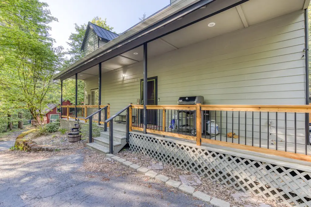 Sandy Ski Chalet