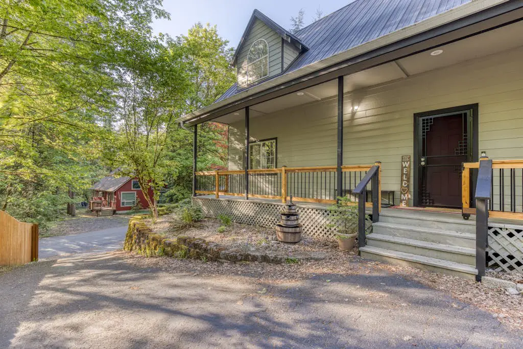 Sandy Ski Chalet