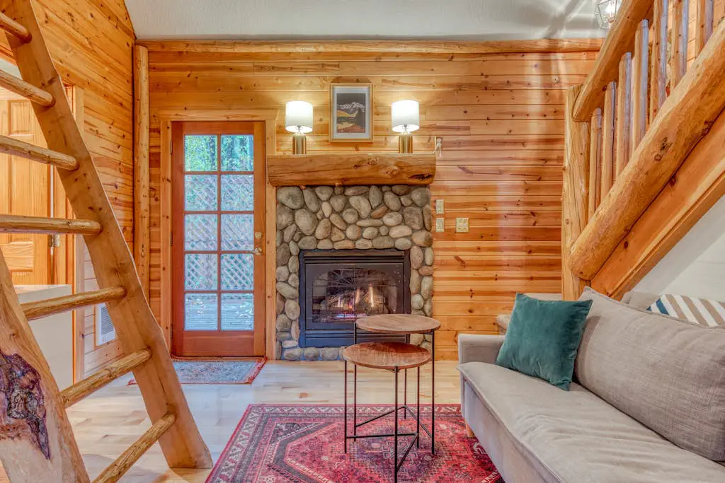 Pinecone Hideaway
