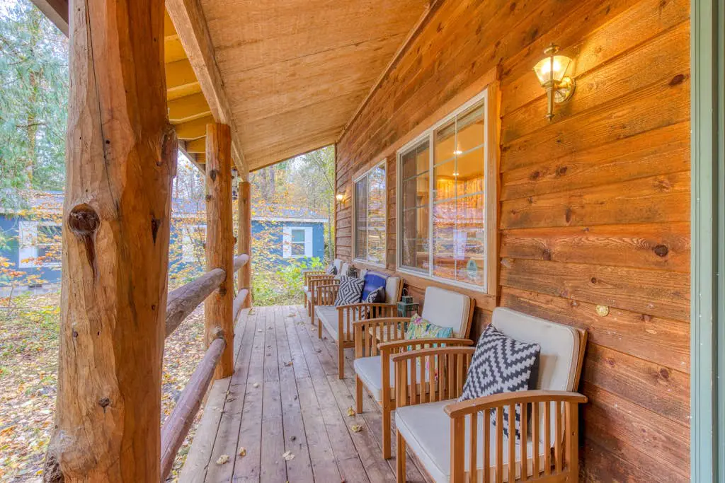 Pinecone Hideaway
