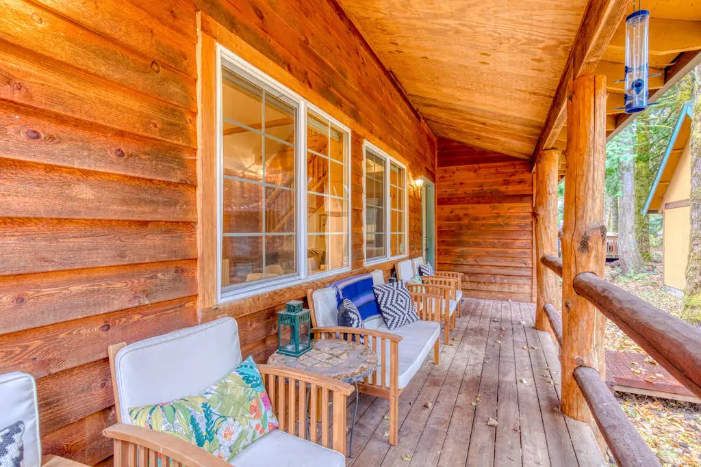 Pinecone Hideaway
